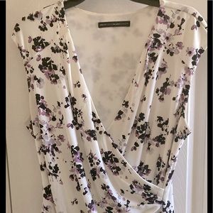 White House Black Market Sleeveless Floral Blouse Size Medium